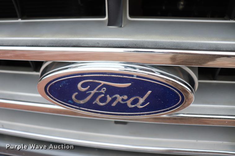 image for item EJ9793 1988 Ford F150 XLT pickup truck