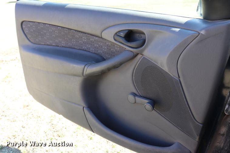 image for item EJ9797 2003 Ford Focus ZX3