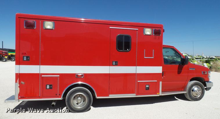 image for item EN9532 2008 Ford E450 ambulance