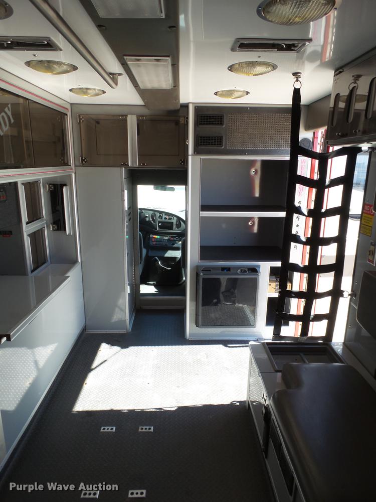 image for item EN9532 2008 Ford E450 ambulance