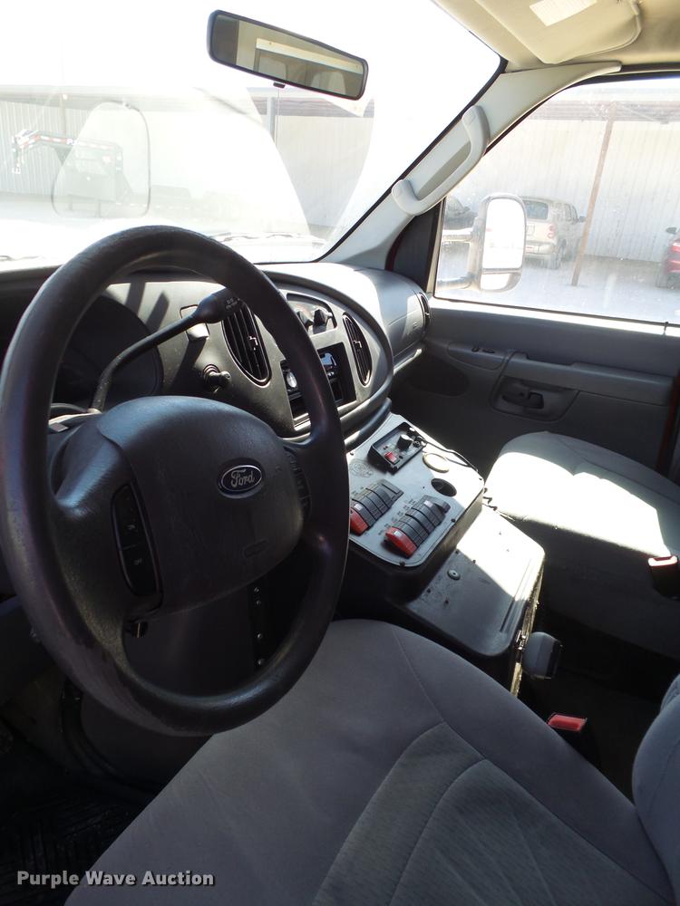 image for item EN9532 2008 Ford E450 ambulance