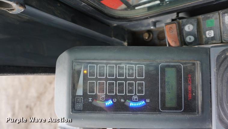 image for item DB0489 2014 Takeuchi TL12 skid steer