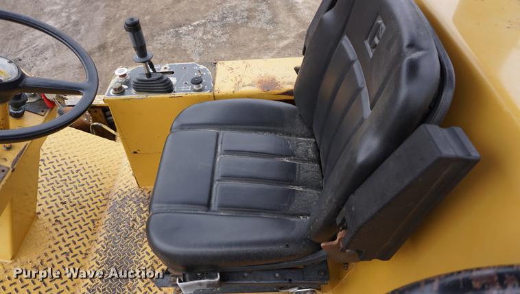 image for item DB0491 1992 Caterpillar CP-563 single drum vibratory roller
