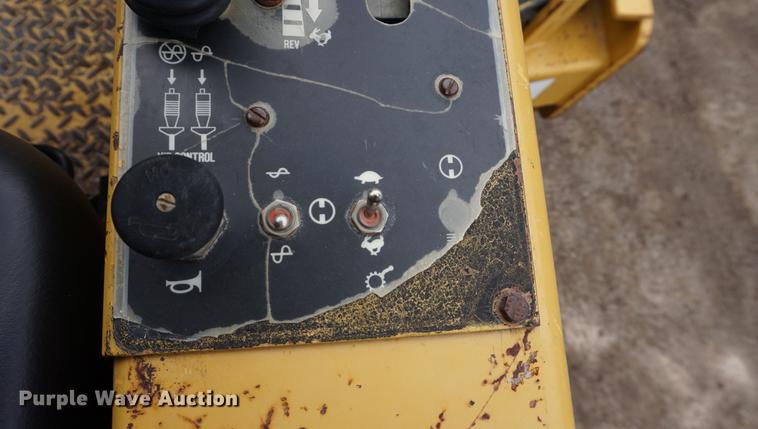 image for item DB0491 1992 Caterpillar CP-563 single drum vibratory roller