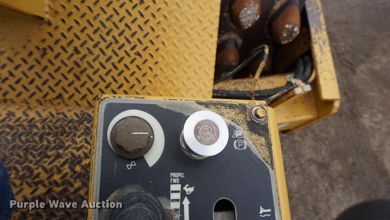 image for item DB0491 1992 Caterpillar CP-563 single drum vibratory roller