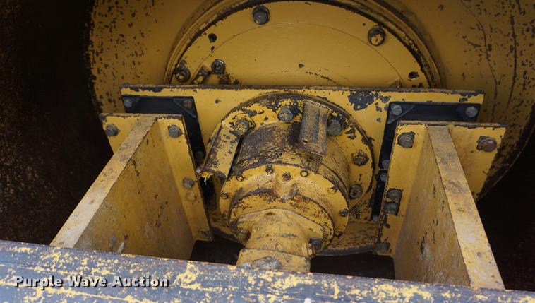 image for item DB0491 1992 Caterpillar CP-563 single drum vibratory roller