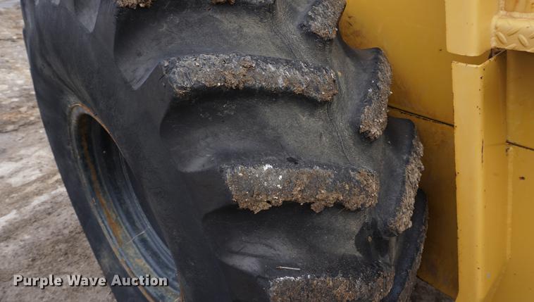 image for item DB0491 1992 Caterpillar CP-563 single drum vibratory roller