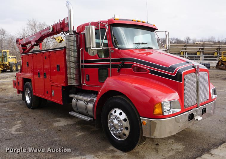 image for item DB0492 2006 Kenworth T300 service truck with crane