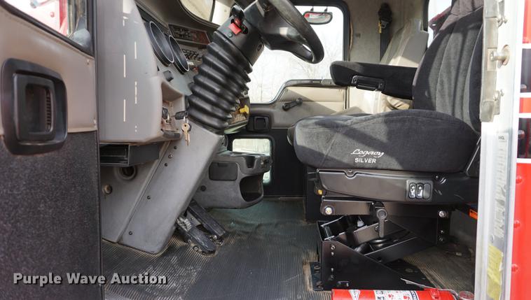 image for item DB0492 2006 Kenworth T300 service truck with crane