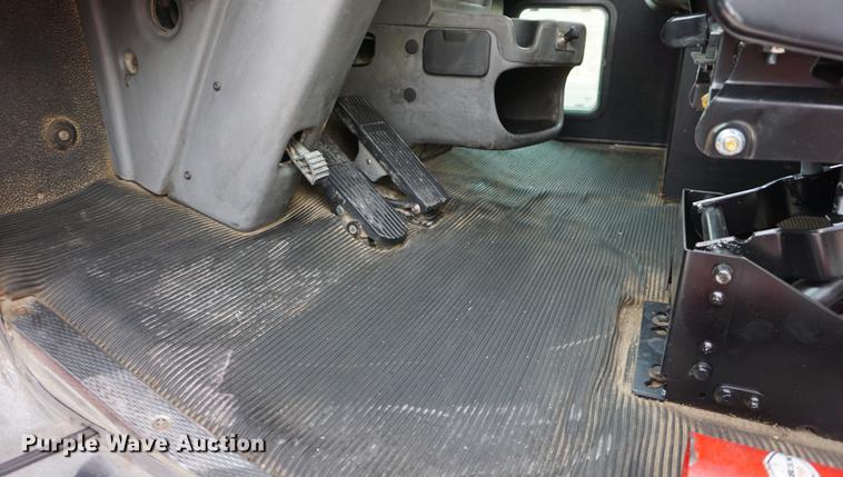 image for item DB0492 2006 Kenworth T300 service truck with crane