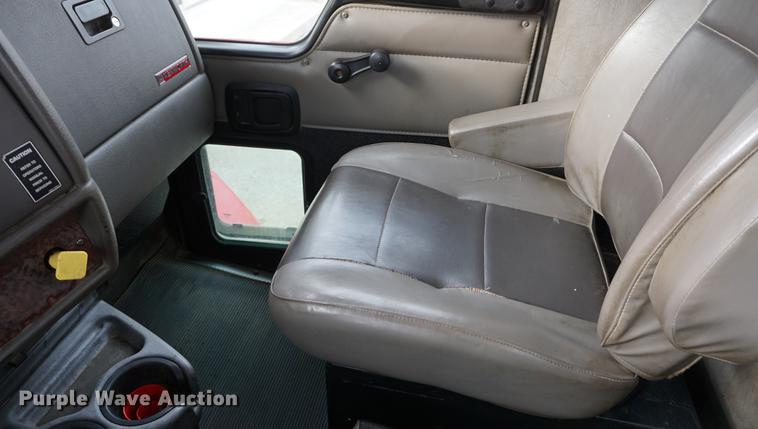 image for item DB0492 2006 Kenworth T300 service truck with crane