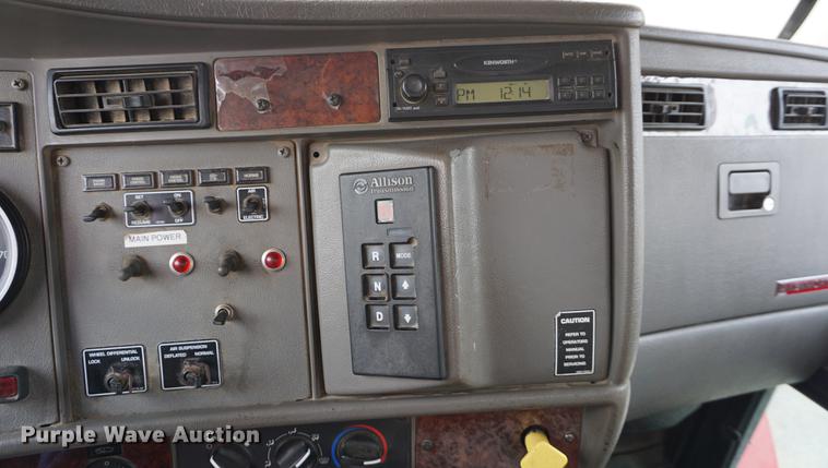 image for item DB0492 2006 Kenworth T300 service truck with crane