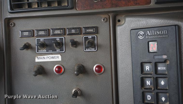 image for item DB0492 2006 Kenworth T300 service truck with crane