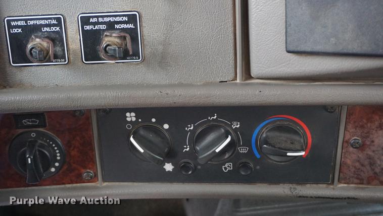 image for item DB0492 2006 Kenworth T300 service truck with crane