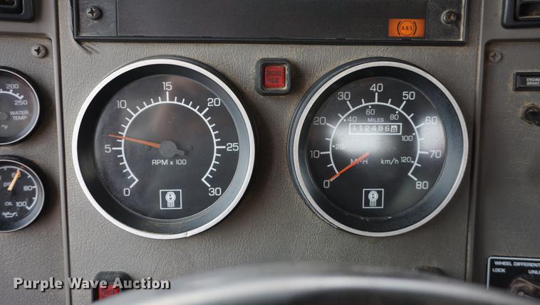 image for item DB0492 2006 Kenworth T300 service truck with crane