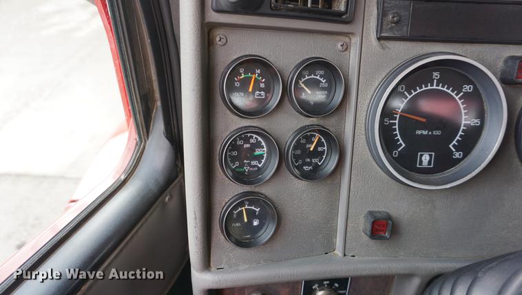 image for item DB0492 2006 Kenworth T300 service truck with crane