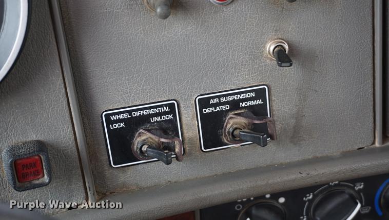 image for item DB0492 2006 Kenworth T300 service truck with crane