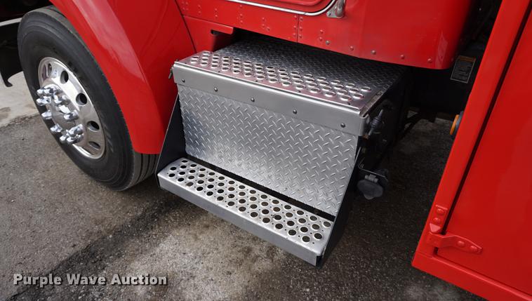 image for item DB0492 2006 Kenworth T300 service truck with crane