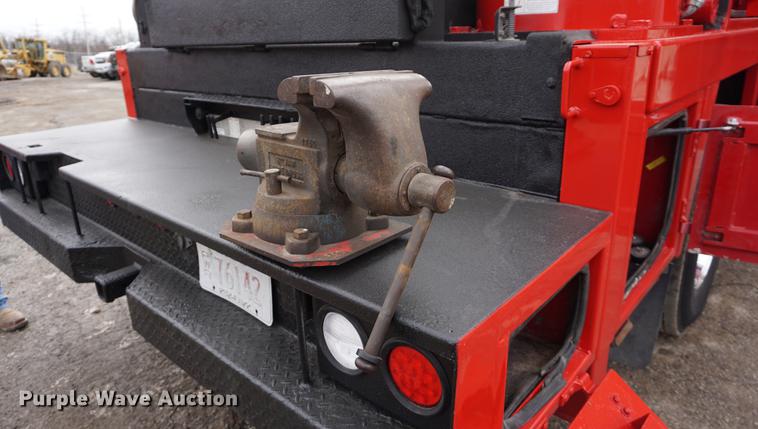 image for item DB0492 2006 Kenworth T300 service truck with crane