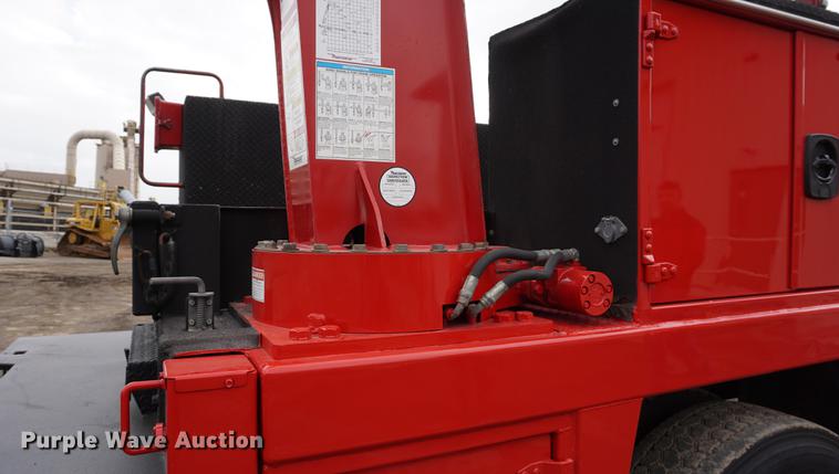 image for item DB0492 2006 Kenworth T300 service truck with crane