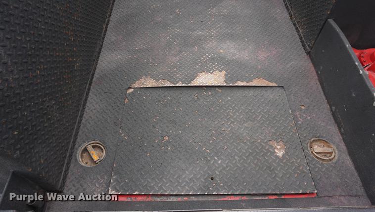 image for item DB0492 2006 Kenworth T300 service truck with crane