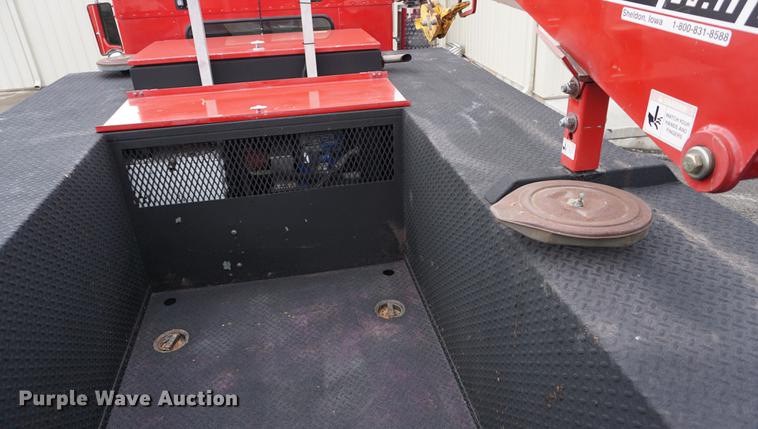 image for item DB0492 2006 Kenworth T300 service truck with crane