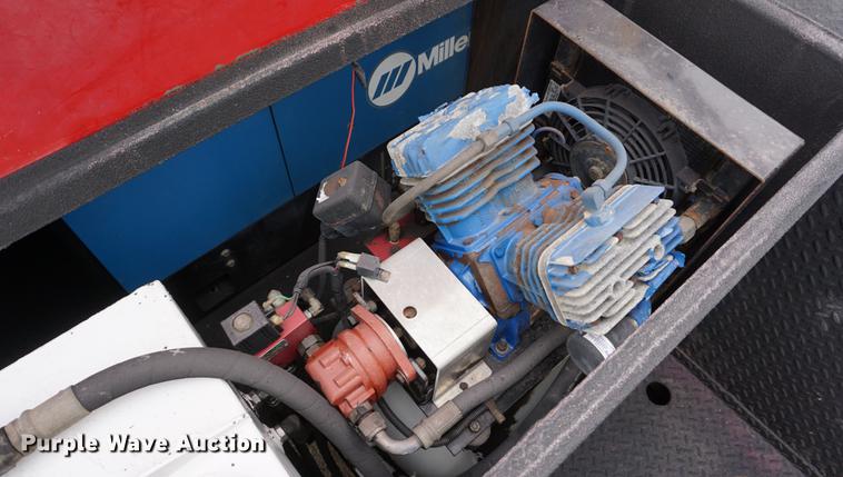 image for item DB0492 2006 Kenworth T300 service truck with crane