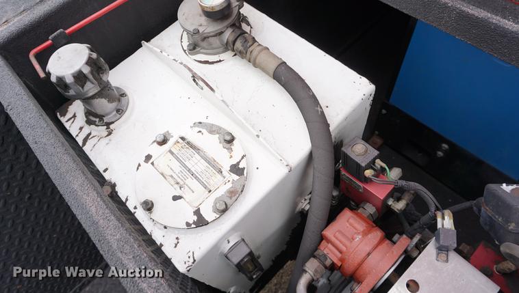 image for item DB0492 2006 Kenworth T300 service truck with crane