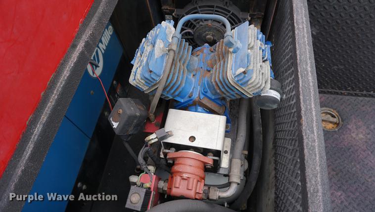 image for item DB0492 2006 Kenworth T300 service truck with crane