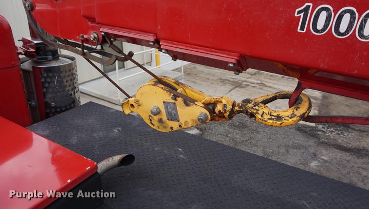 image for item DB0492 2006 Kenworth T300 service truck with crane