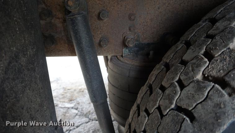 image for item DB0492 2006 Kenworth T300 service truck with crane