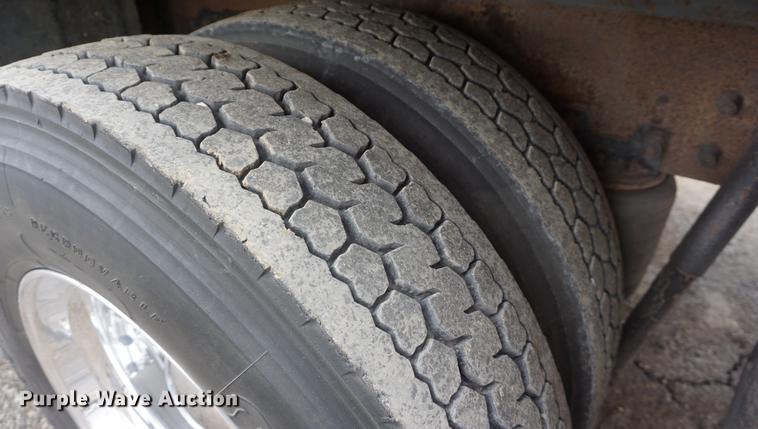 image for item DB0492 2006 Kenworth T300 service truck with crane