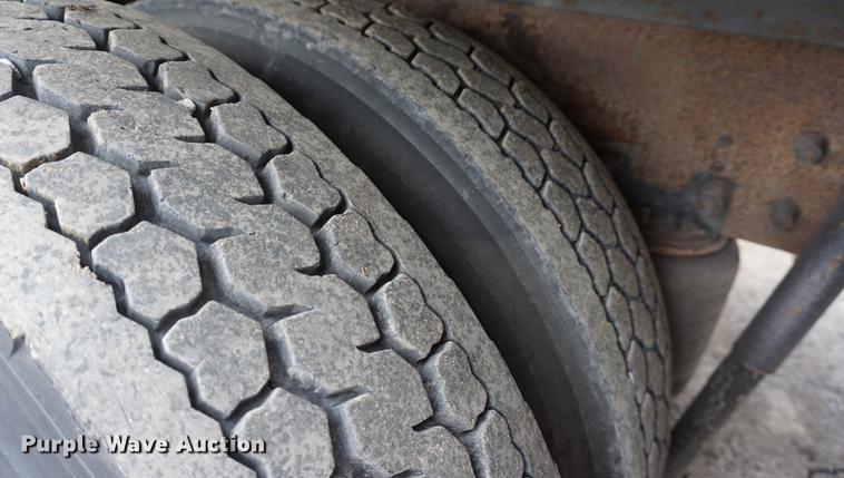 image for item DB0492 2006 Kenworth T300 service truck with crane