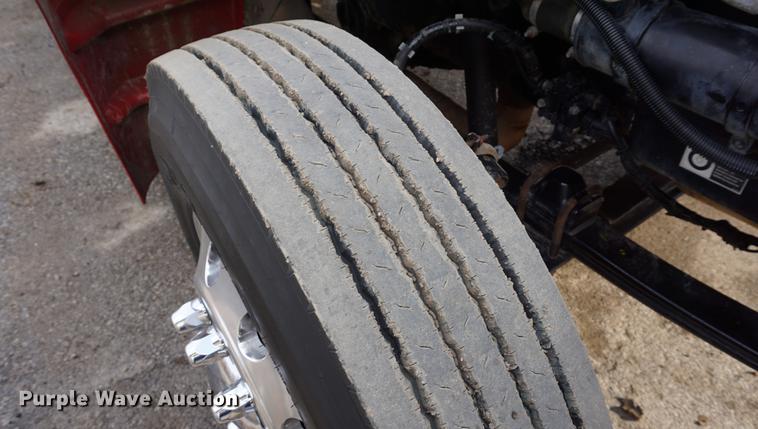 image for item DB0492 2006 Kenworth T300 service truck with crane