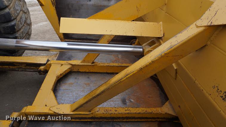 image for item DB0495 1976 Caterpillar 621B conventional scraper