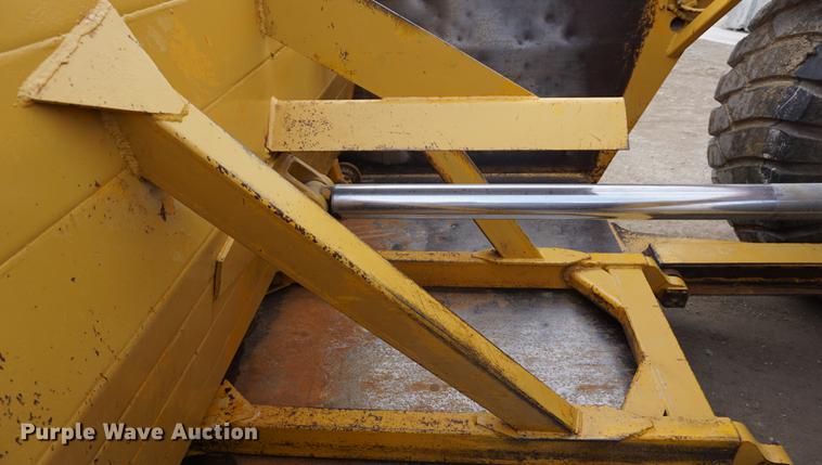 image for item DB0495 1976 Caterpillar 621B conventional scraper