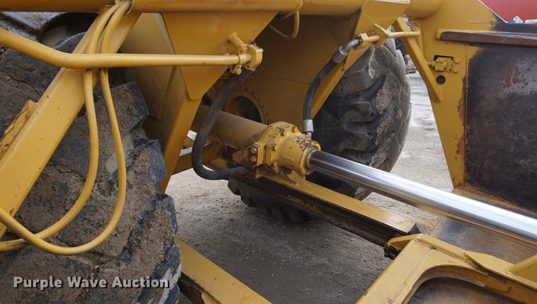 image for item DB0496 1985 Caterpillar 621B conventional scraper