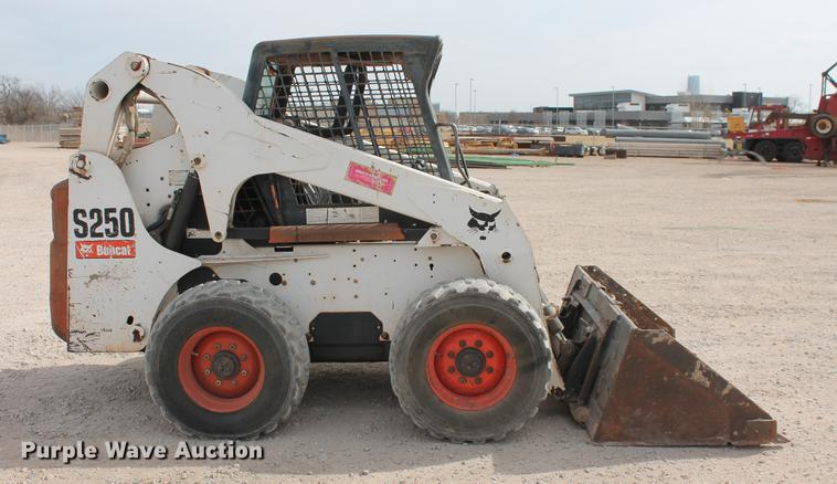 image for item DB5122 2006 Bobcat S250 skid steer