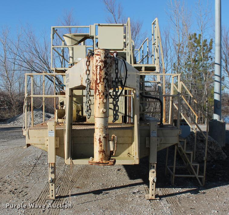 image for item DB5128 1999 Tulsa Rig Iron MSC-325 portable bentonite mud mixing system