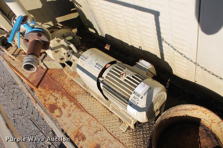 image for item DB5128 1999 Tulsa Rig Iron MSC-325 portable bentonite mud mixing system