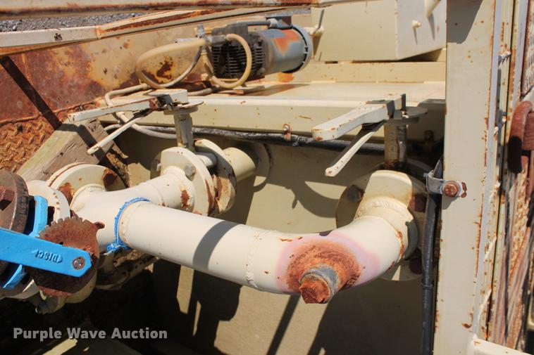 image for item DB5128 1999 Tulsa Rig Iron MSC-325 portable bentonite mud mixing system