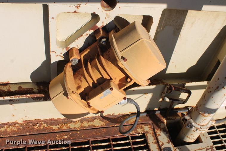 image for item DB5128 1999 Tulsa Rig Iron MSC-325 portable bentonite mud mixing system