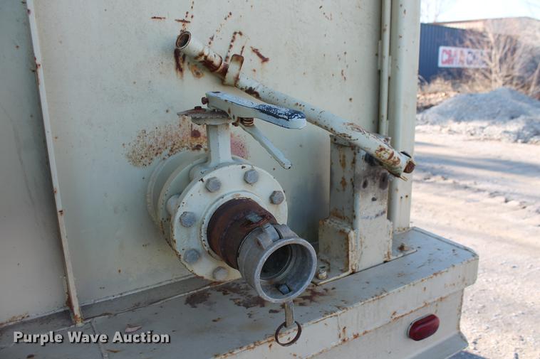 image for item DB5128 1999 Tulsa Rig Iron MSC-325 portable bentonite mud mixing system