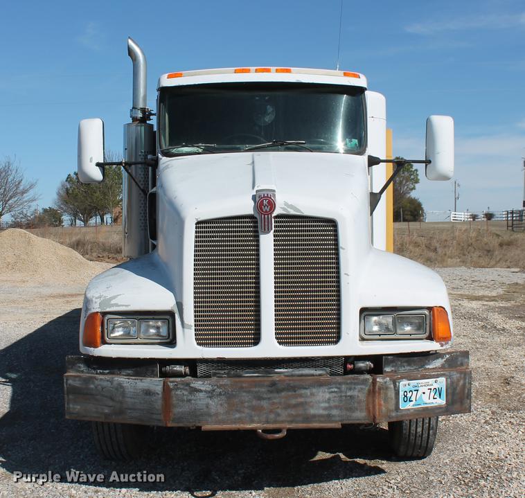 image for item DB5130 1990 Kenworth T600 tank truck