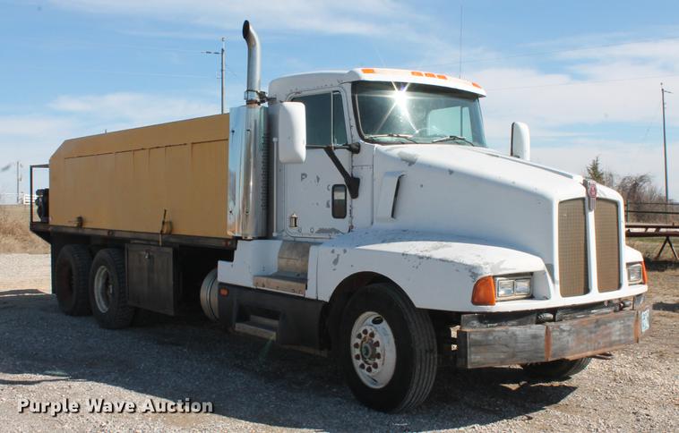 image for item DB5130 1990 Kenworth T600 tank truck