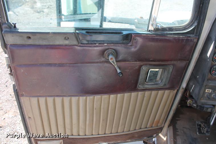 image for item DB5130 1990 Kenworth T600 tank truck