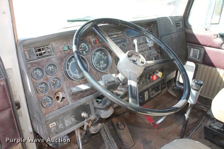 image for item DB5130 1990 Kenworth T600 tank truck