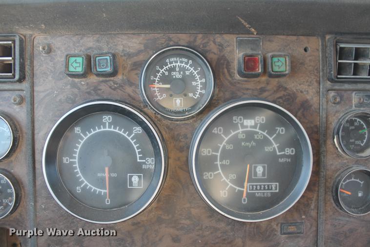 image for item DB5130 1990 Kenworth T600 tank truck