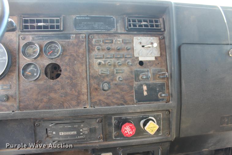 image for item DB5130 1990 Kenworth T600 tank truck