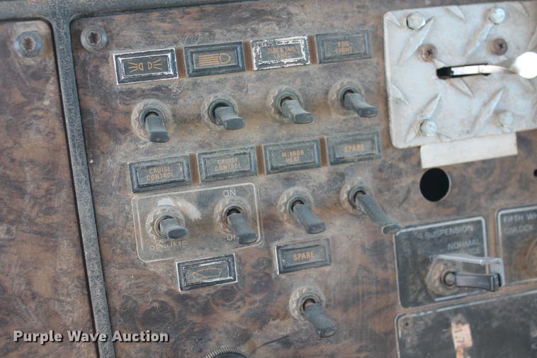 image for item DB5130 1990 Kenworth T600 tank truck